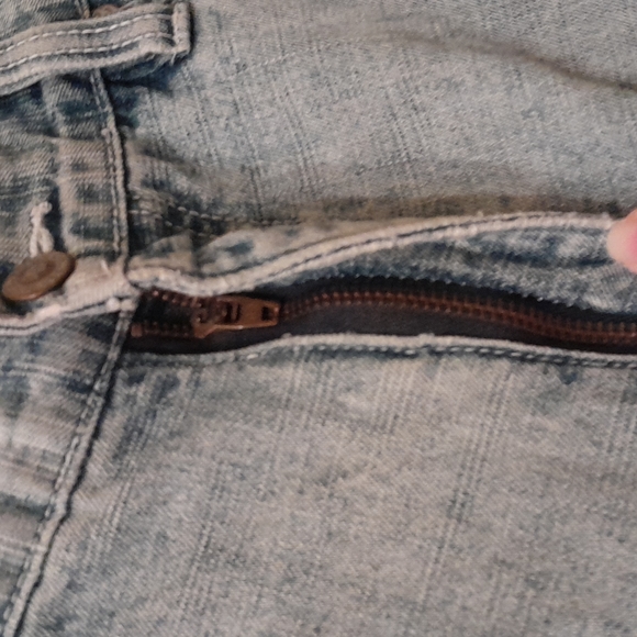 Rocawear denim shorts size 36 CUTOFF Raw hem - Picture 2 of 6